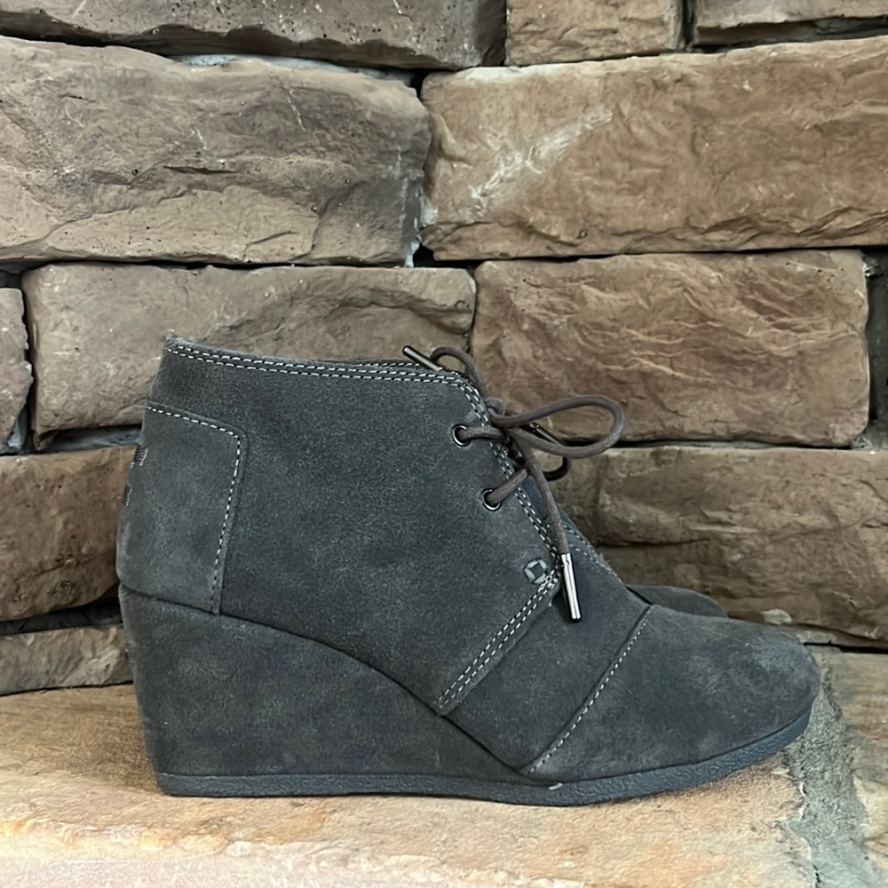 Toms Desert Wedge Castlerock Ankle Boot / Grey Suede / SZ 7.5